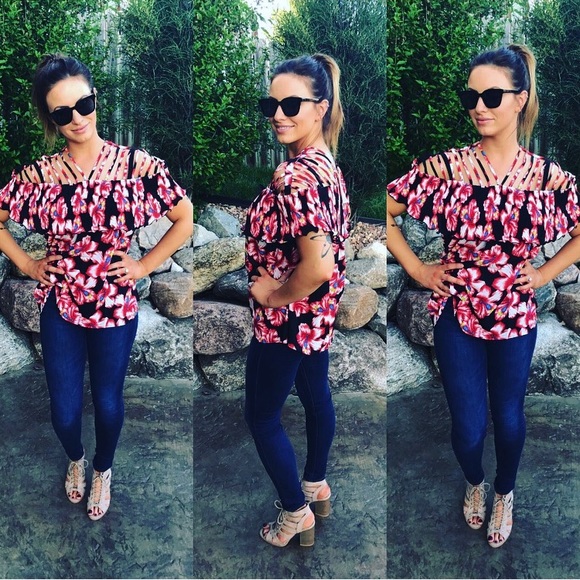 New floral Top - Picture 2 of 2